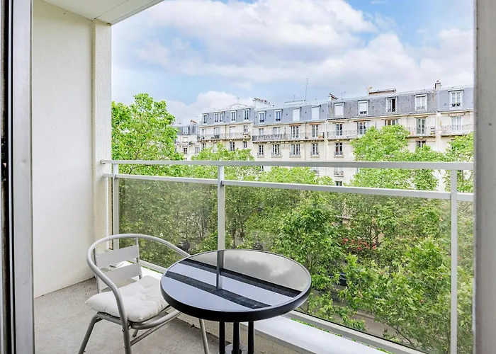Cozy Apartment In Paris With Kitchen